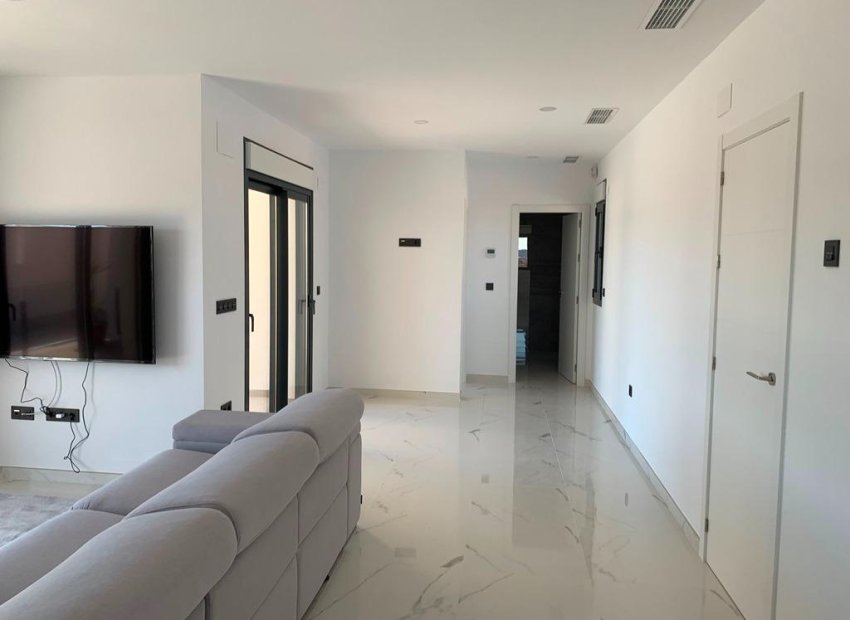 Obra nueva - Independiente / Villa -
Pinoso - Camino Del Prado