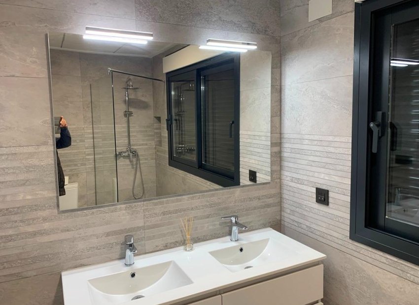 Obra nueva - Independiente / Villa -
Pinoso - Camino Del Prado