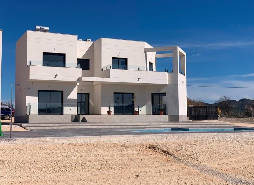 Obra nueva - Independiente / Villa -
Pinoso - Camino Del Prado