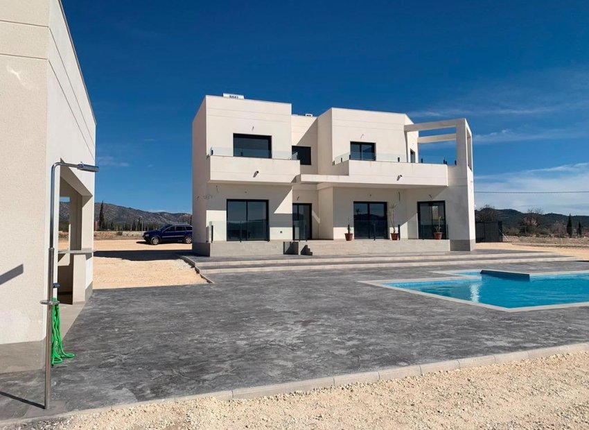 Obra nueva - Independiente / Villa -
Pinoso - Camino Del Prado