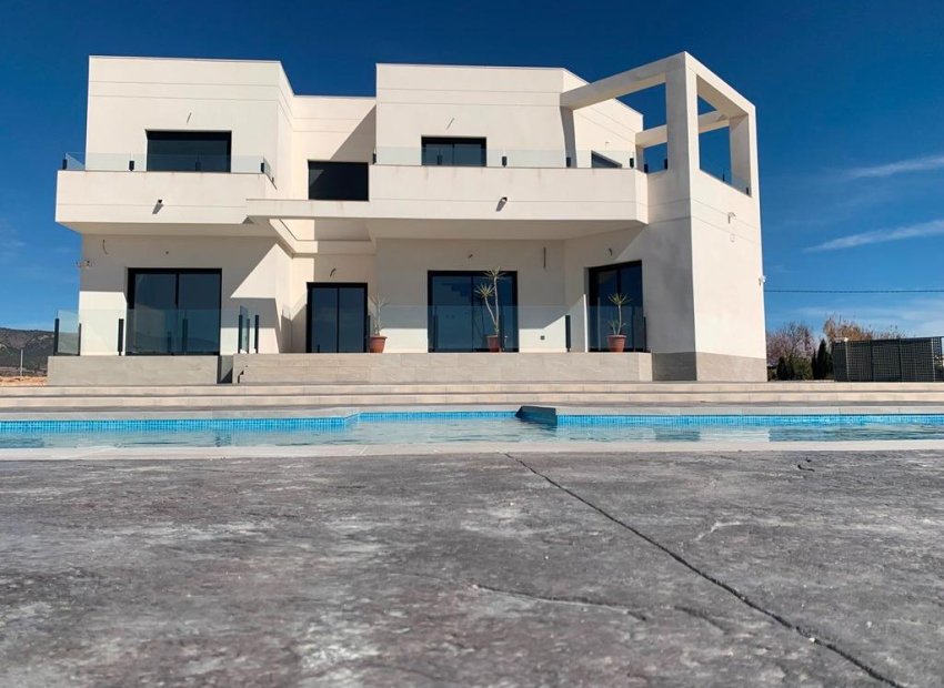 Obra nueva - Independiente / Villa -
Pinoso - Camino Del Prado