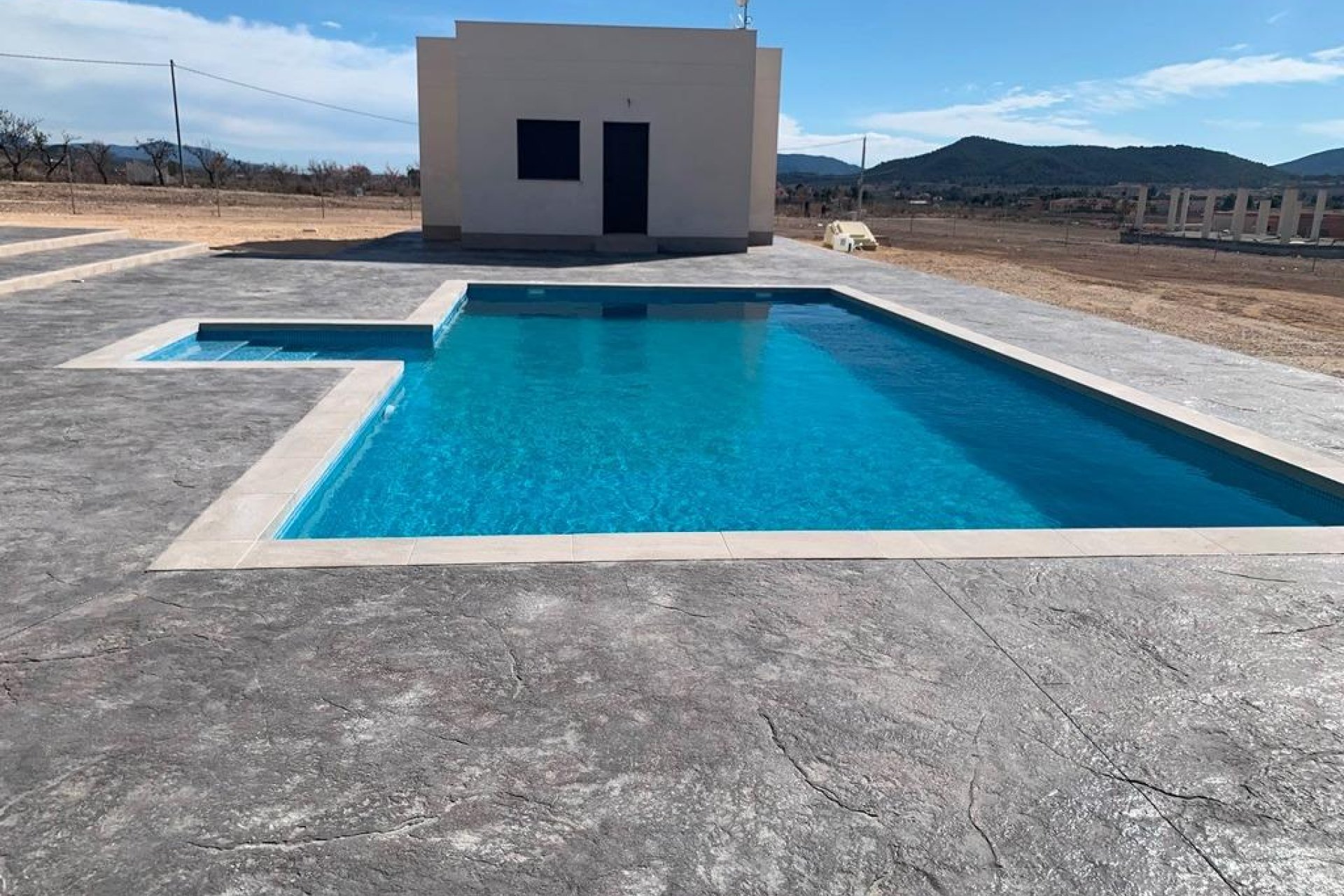 Obra nueva - Independiente / Villa -
Pinoso - Camino Del Prado