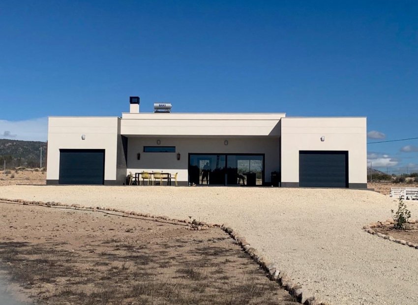 Obra nueva - Independiente / Villa -
Pinoso - Camino Del Prado