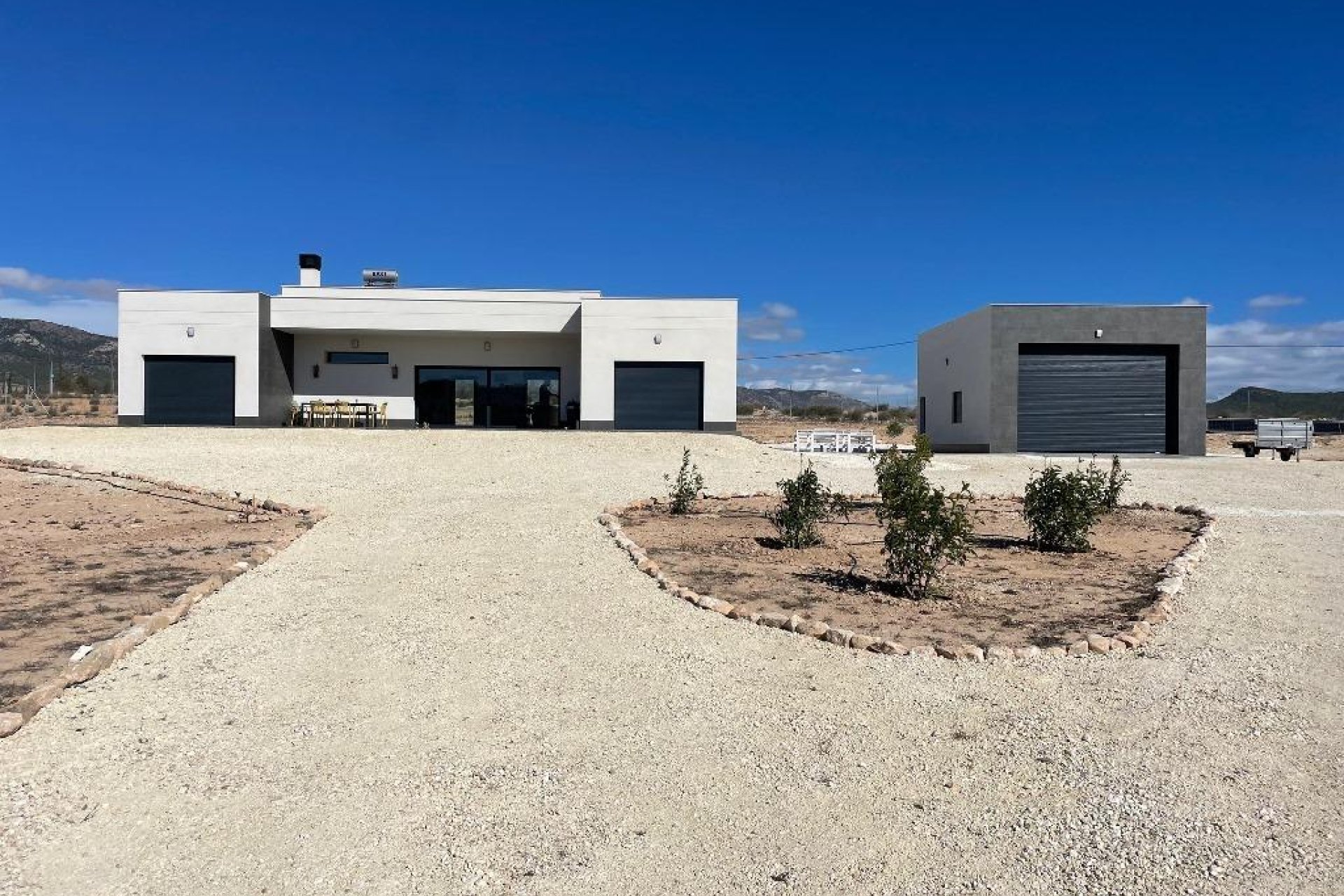 Obra nueva - Independiente / Villa -
Pinoso - Camino Del Prado