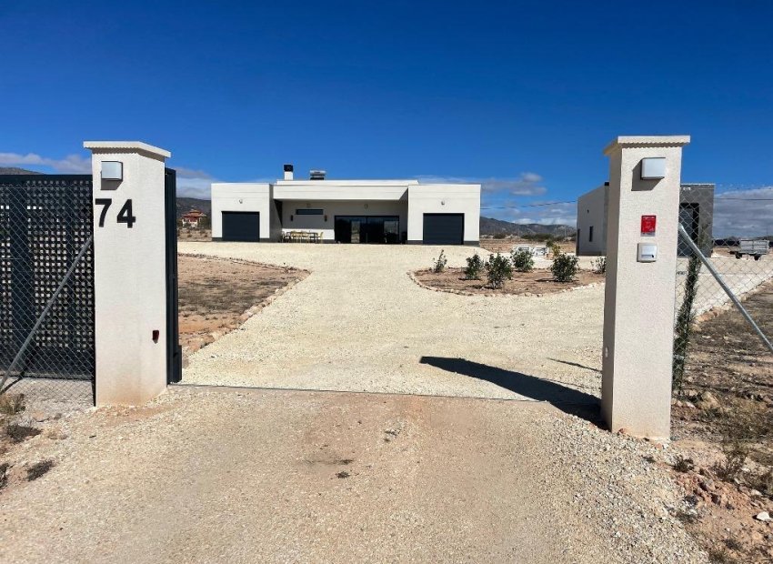 Obra nueva - Independiente / Villa -
Pinoso - Camino Del Prado
