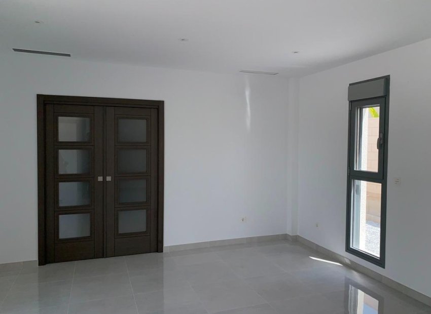 Obra nueva - Independiente / Villa -
Pinoso - Camino Del Prado