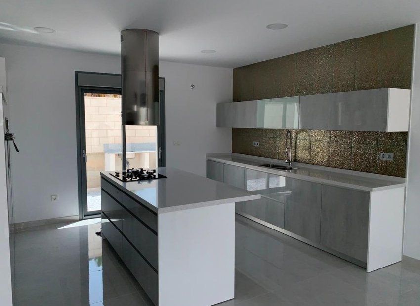 Obra nueva - Independiente / Villa -
Pinoso - Camino Del Prado