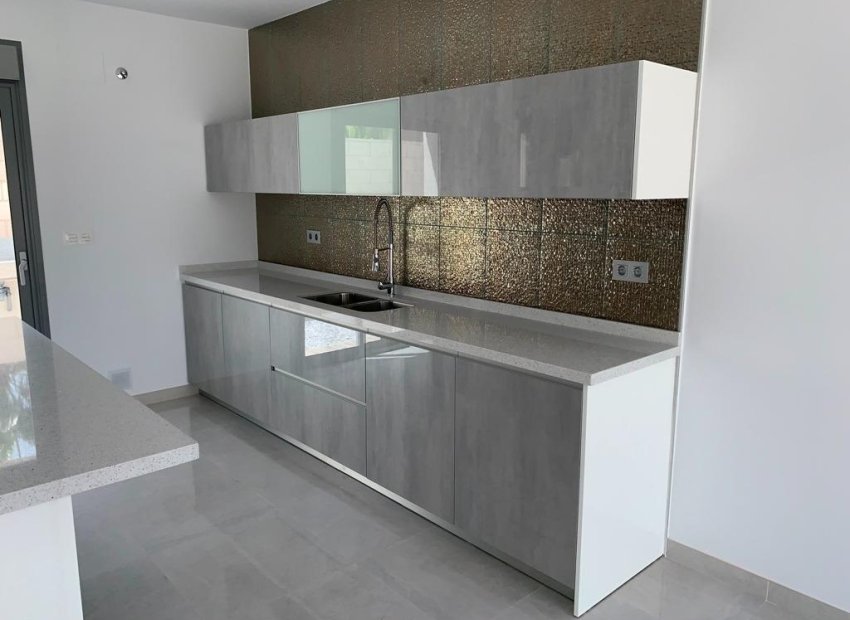 Obra nueva - Independiente / Villa -
Pinoso - Camino Del Prado