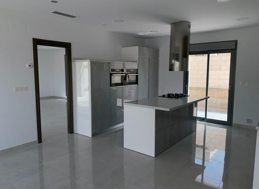 Obra nueva - Independiente / Villa -
Pinoso - Camino Del Prado