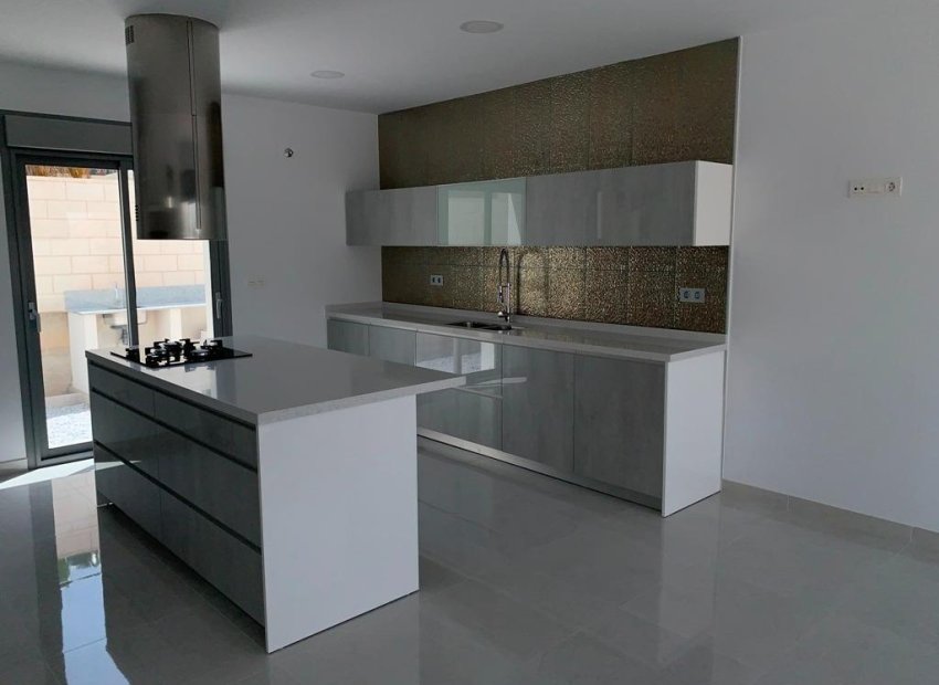 Obra nueva - Independiente / Villa -
Pinoso - Camino Del Prado