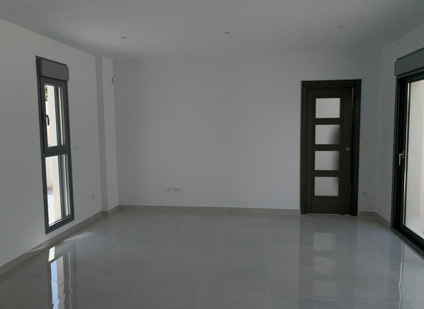 Obra nueva - Independiente / Villa -
Pinoso - Camino Del Prado