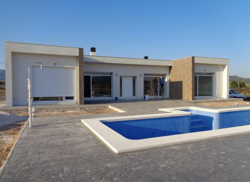 Obra nueva - Independiente / Villa -
Pinoso - Camino Del Prado