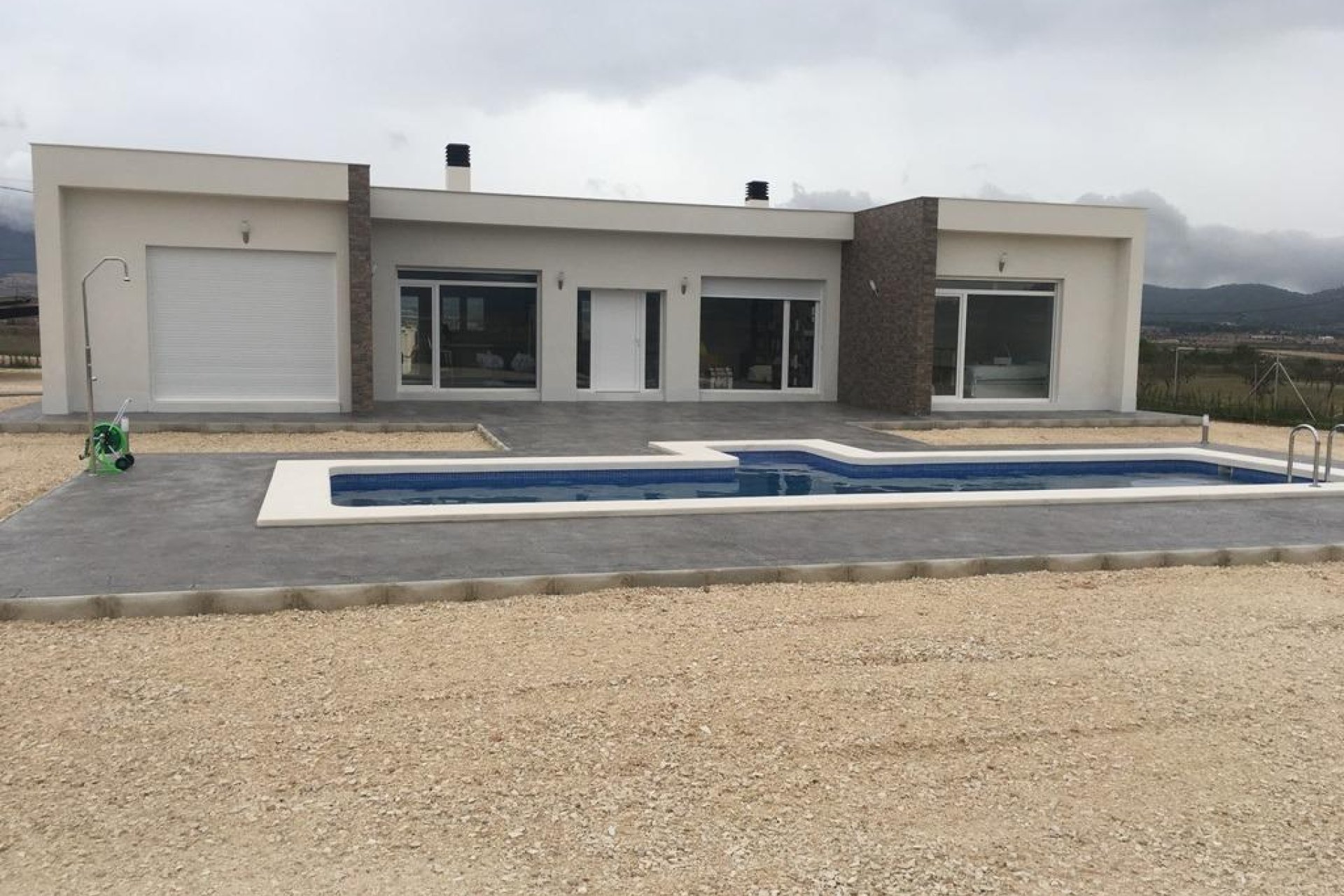 Obra nueva - Independiente / Villa -
Pinoso - Camino Del Prado