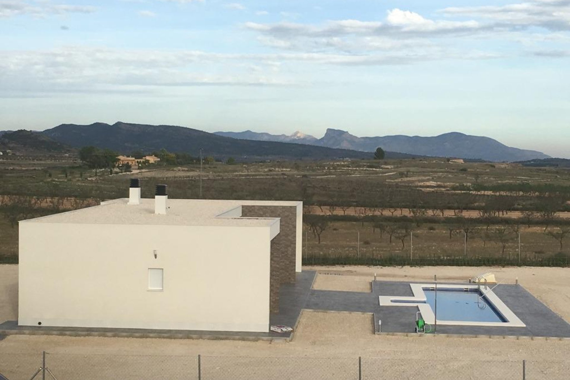 Obra nueva - Independiente / Villa -
Pinoso - Camino Del Prado