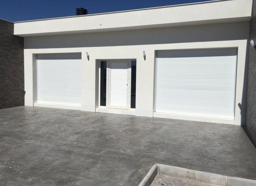 Obra nueva - Independiente / Villa -
Pinoso - Camino Del Prado