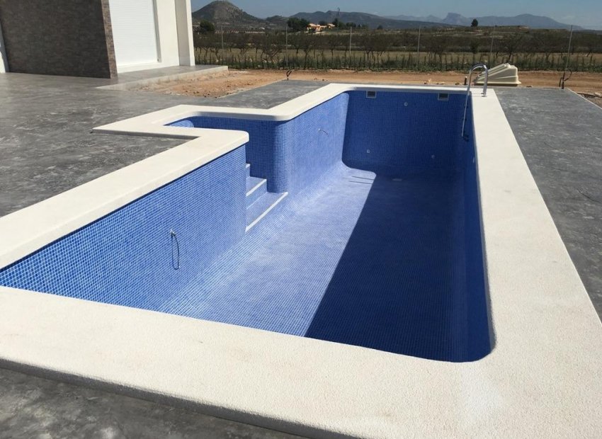 Obra nueva - Independiente / Villa -
Pinoso - Camino Del Prado