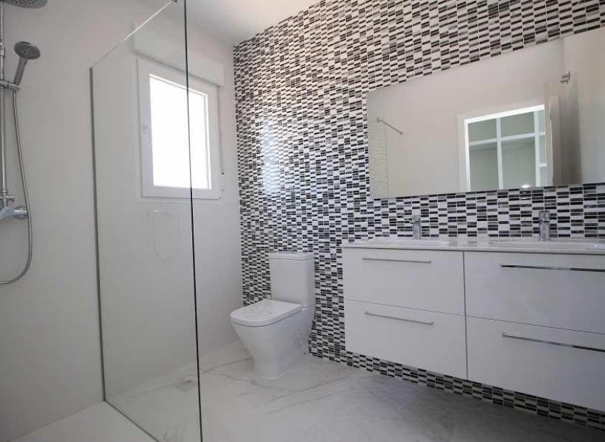 Obra nueva - Independiente / Villa -
Pinoso - Camino Del Prado