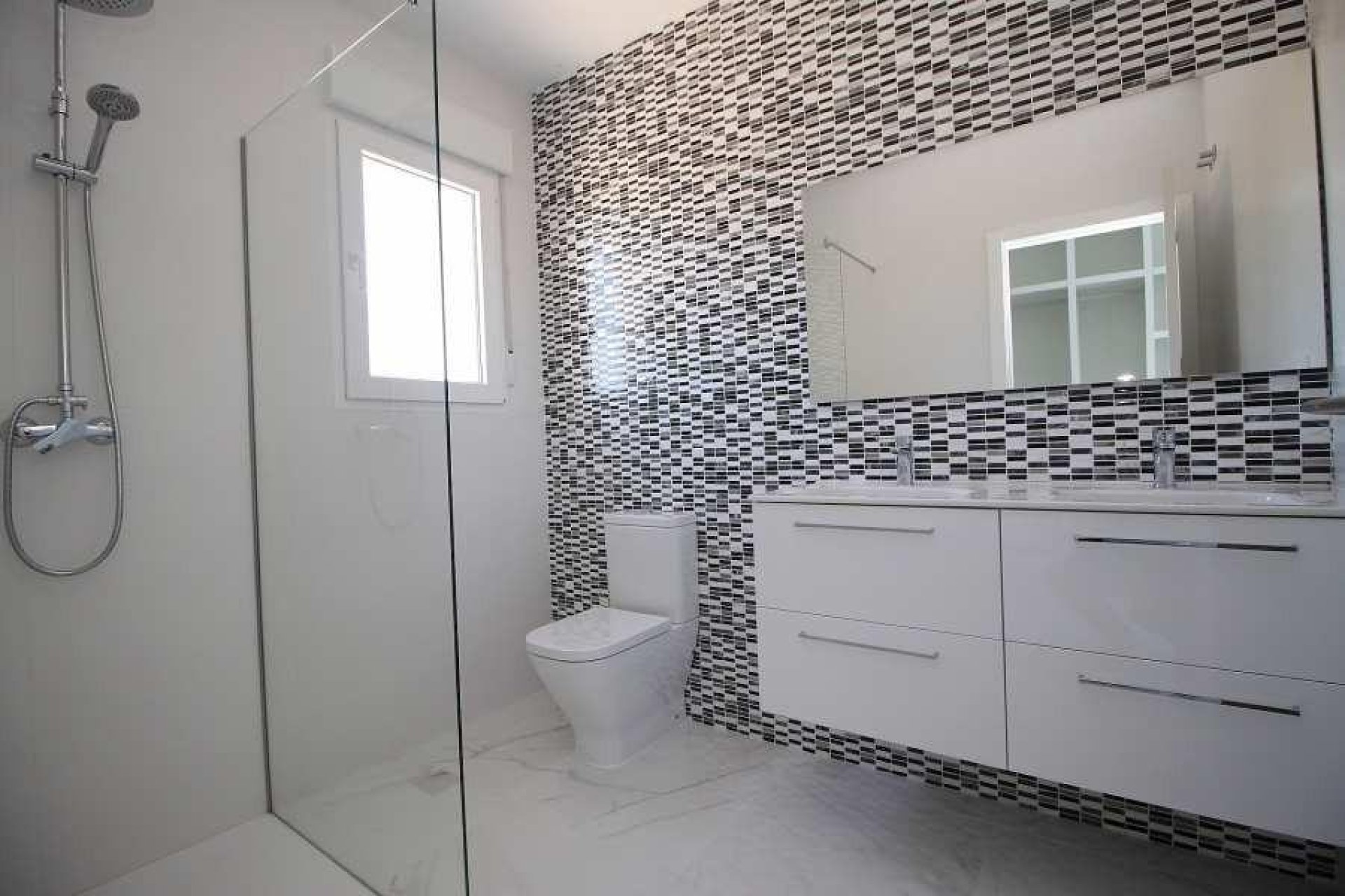 Obra nueva - Independiente / Villa -
Pinoso - Camino Del Prado