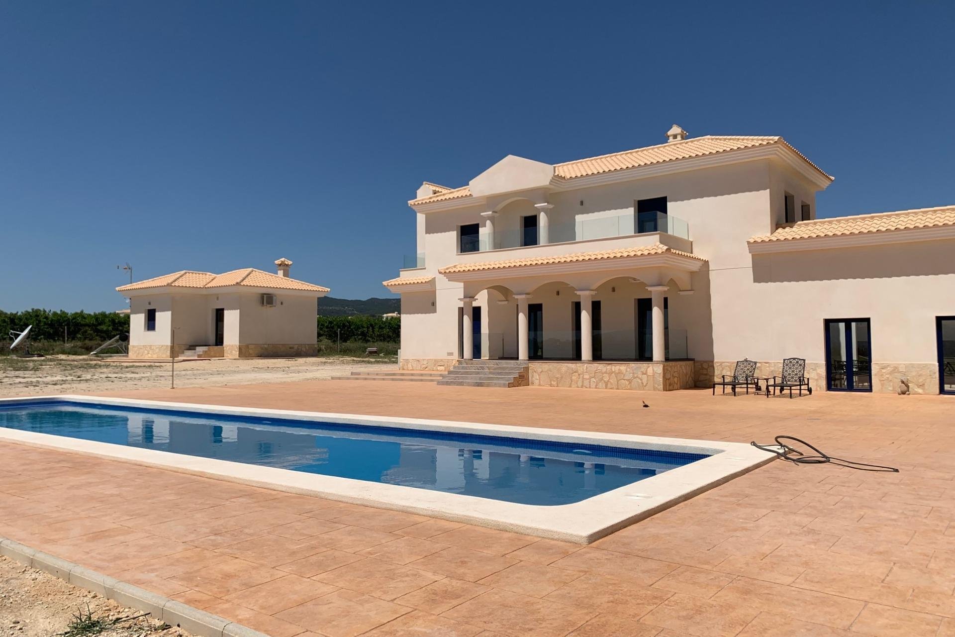 Obra nueva - Independiente / Villa -
Pinoso - Camino Del Prado