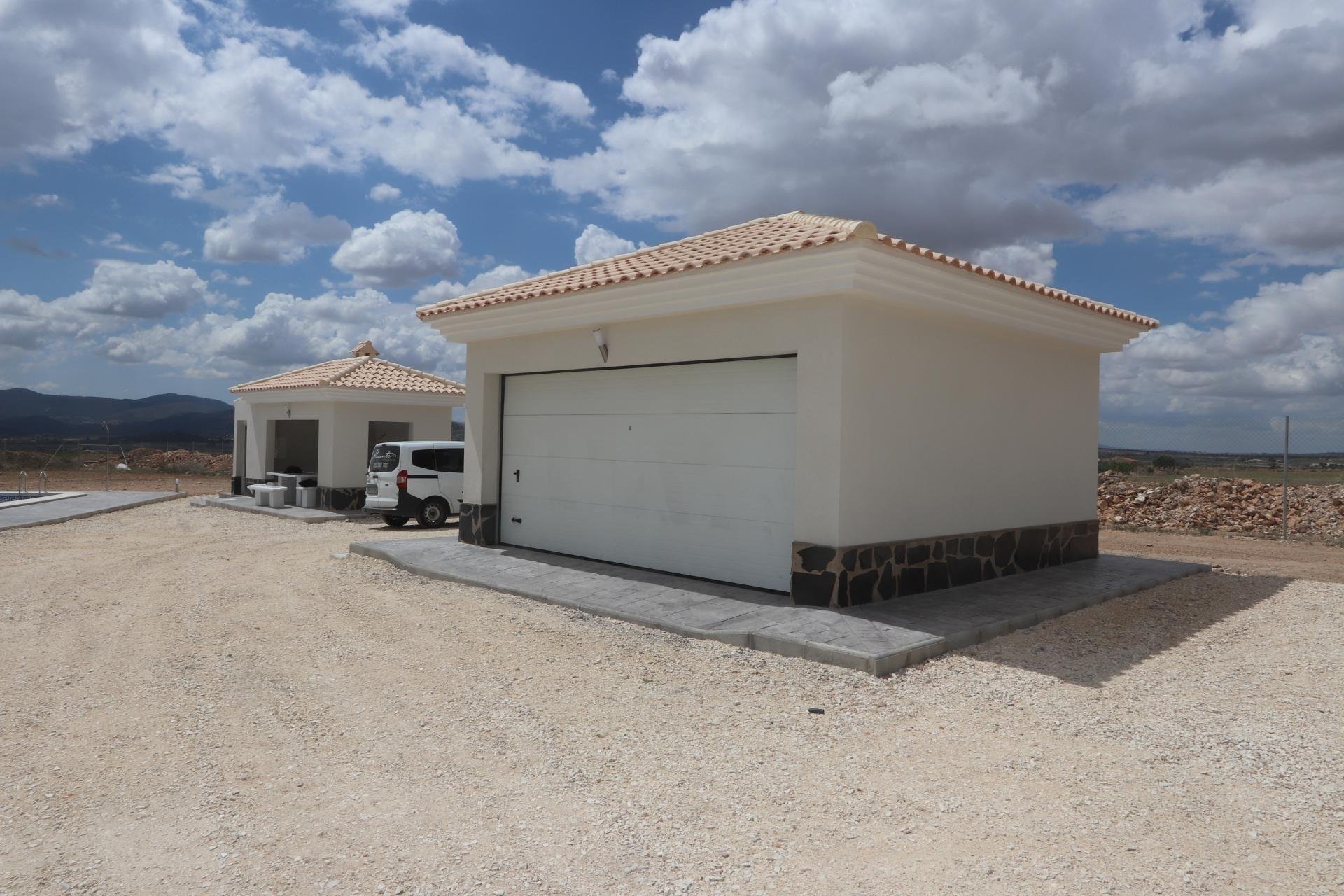 Obra nueva - Independiente / Villa -
Pinoso - Camino Del Prado