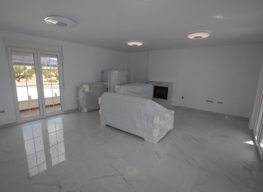 Obra nueva - Independiente / Villa -
Pinoso - Camino Del Prado