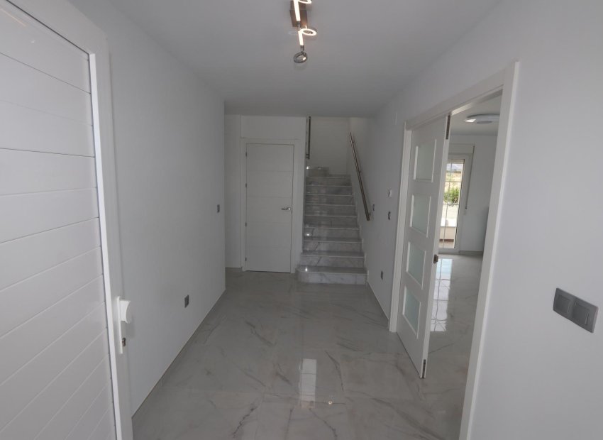 Obra nueva - Independiente / Villa -
Pinoso - Camino Del Prado