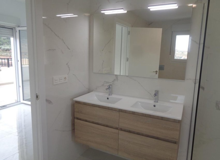 Obra nueva - Independiente / Villa -
Pinoso - Camino Del Prado