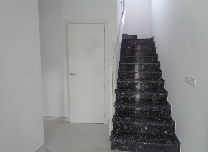Obra nueva - Independiente / Villa -
Pinoso - Camino Del Prado