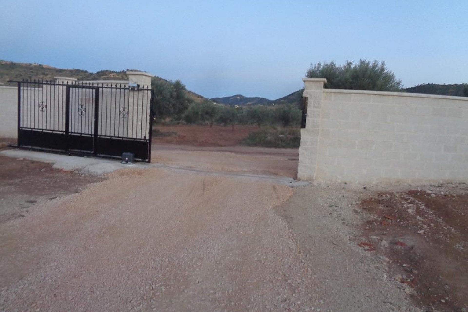 Obra nueva - Independiente / Villa -
Pinoso - Camino Del Prado