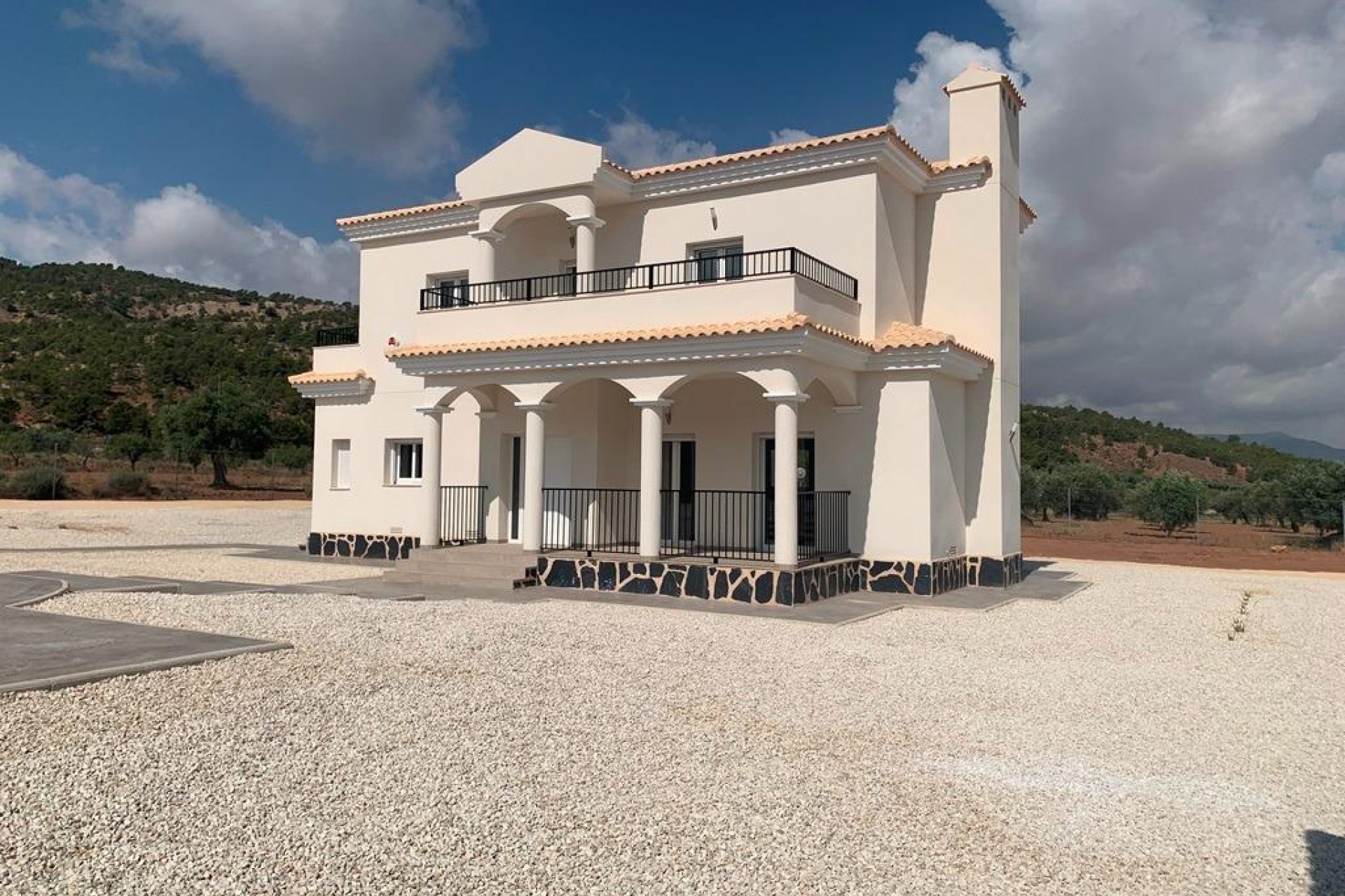 Obra nueva - Independiente / Villa -
Pinoso - Camino Del Prado