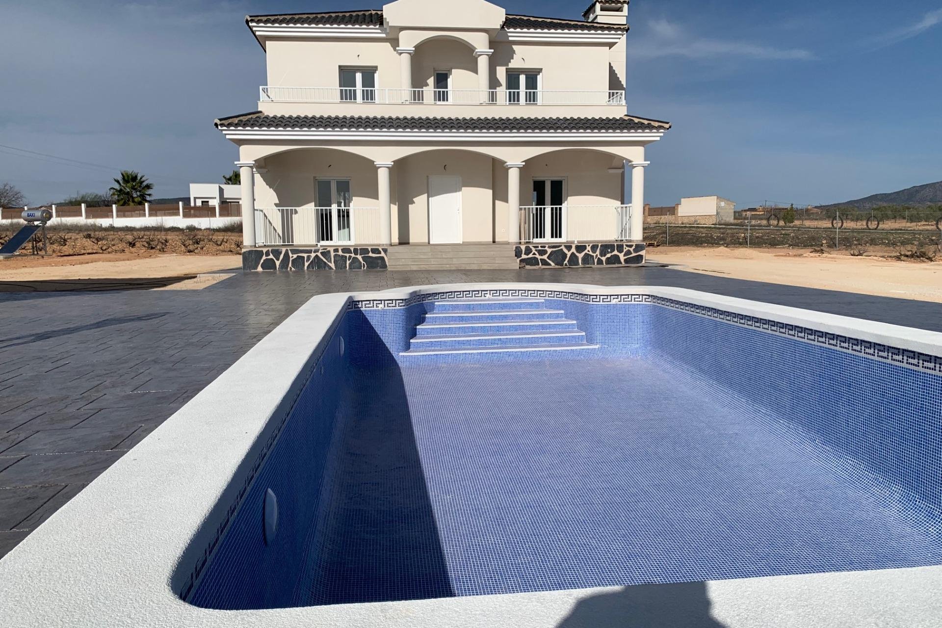 Obra nueva - Independiente / Villa -
Pinoso - Camino Del Prado