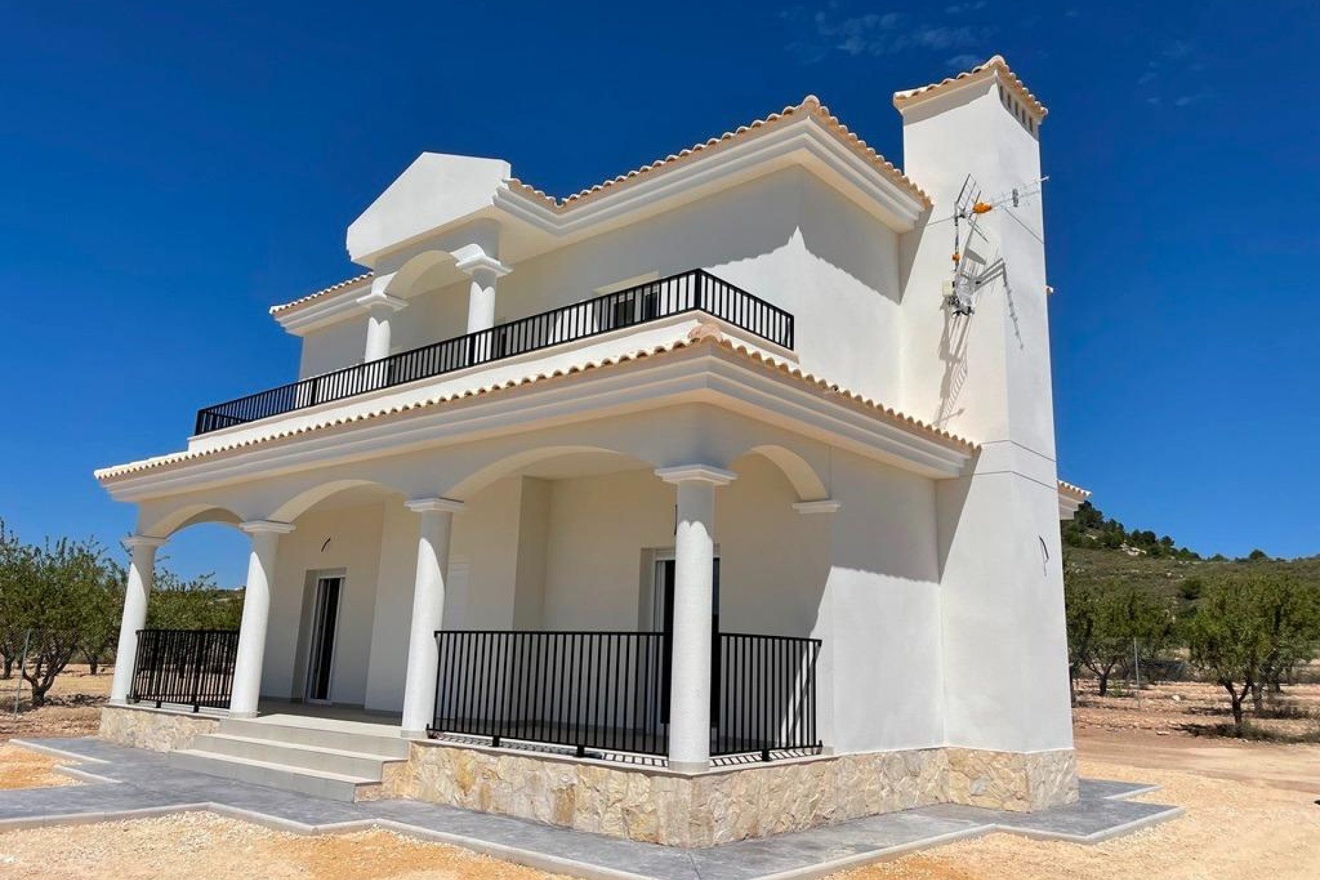 Obra nueva - Independiente / Villa -
Pinoso - Camino Del Prado