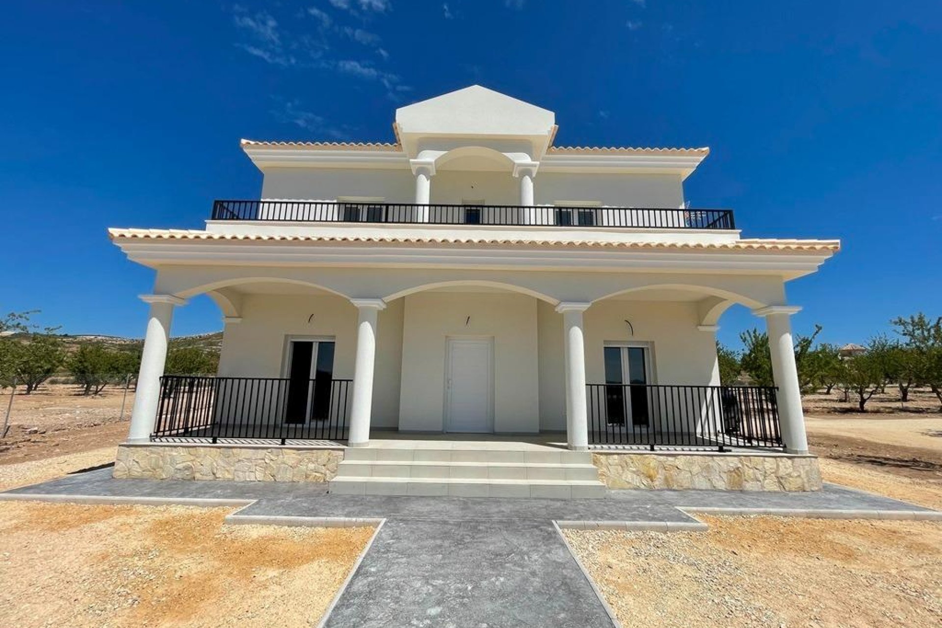 Obra nueva - Independiente / Villa -
Pinoso - Camino Del Prado