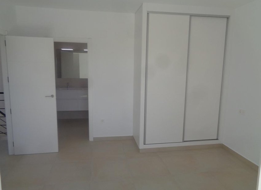 Obra nueva - Independiente / Villa -
Pinoso - Camino Del Prado