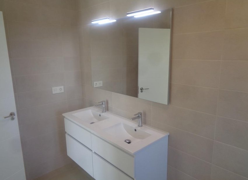 Obra nueva - Independiente / Villa -
Pinoso - Camino Del Prado