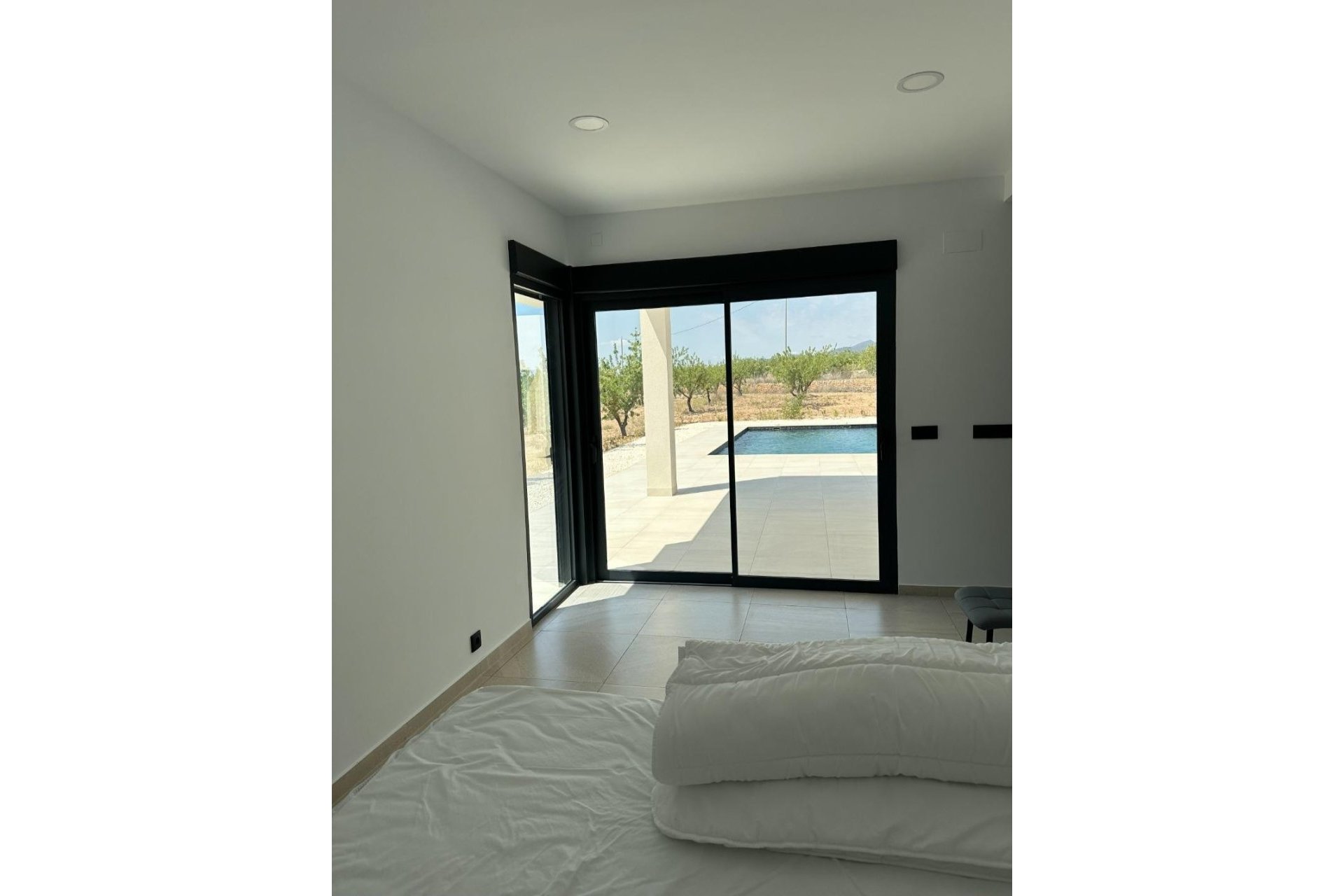 Obra nueva - Independiente / Villa -
Pinoso - Lel