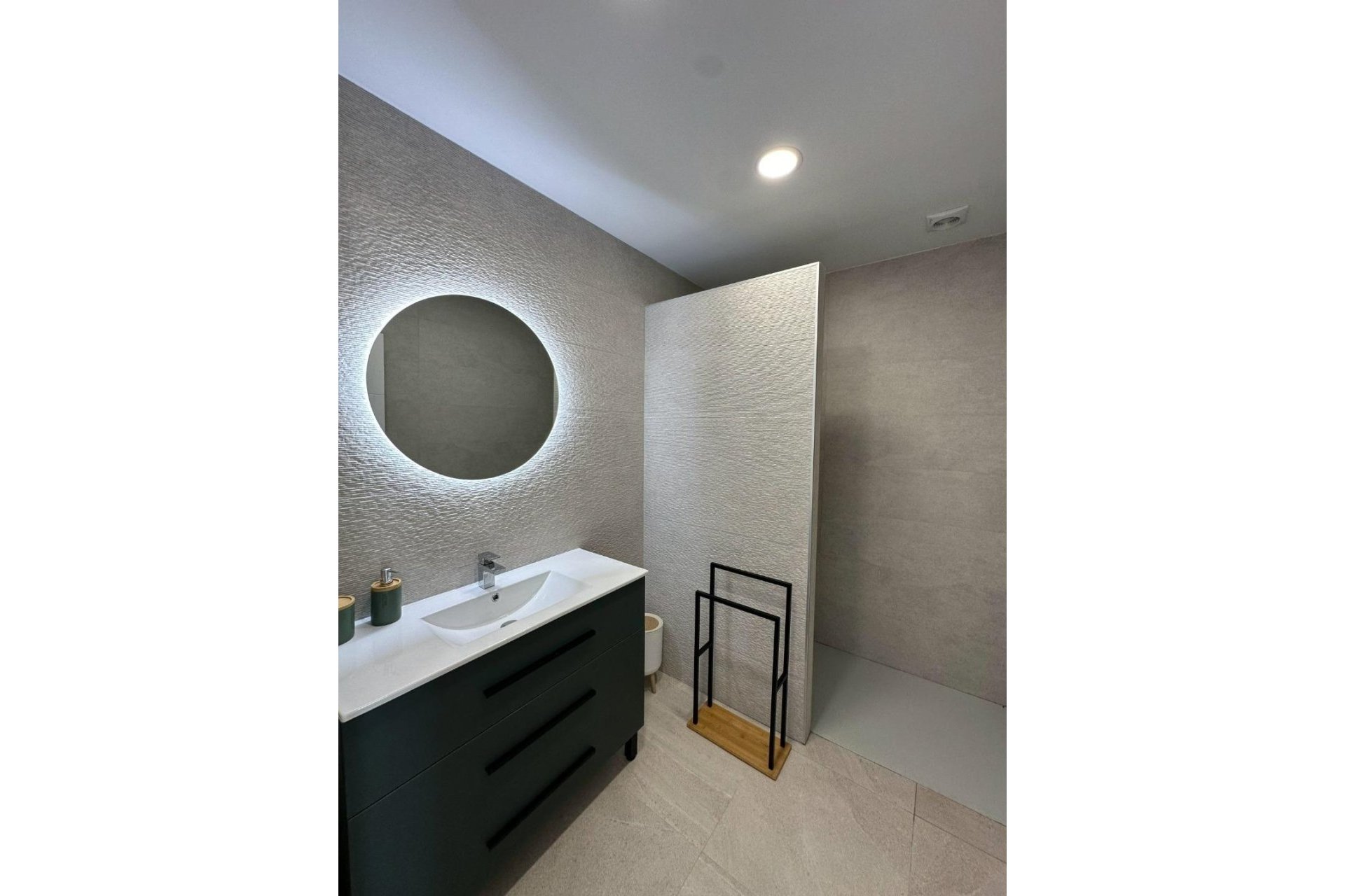Obra nueva - Independiente / Villa -
Pinoso - Lel