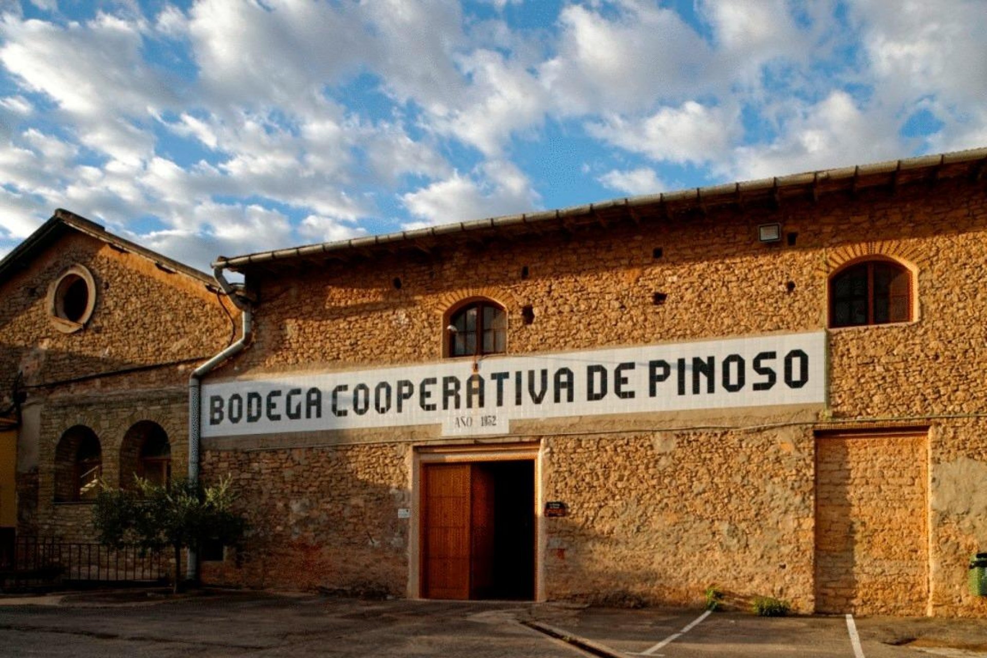 Obra nueva - Independiente / Villa -
Pinoso - Lel