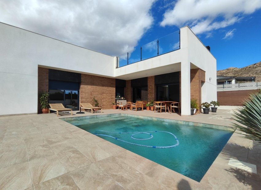 Obra nueva - Independiente / Villa -
Pinoso - Lel