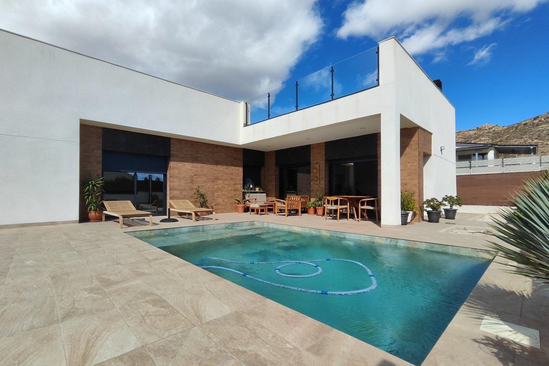 Obra nueva - Independiente / Villa -
Pinoso - Lel