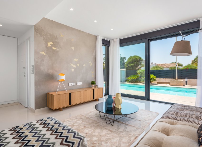 Obra nueva - Independiente / Villa -
Playa Paraiso