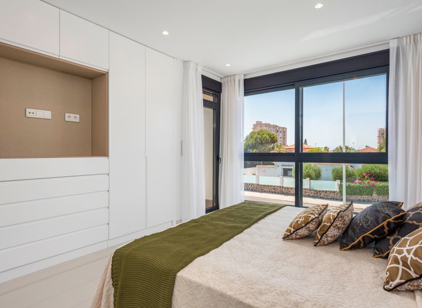 Obra nueva - Independiente / Villa -
Playa Paraiso