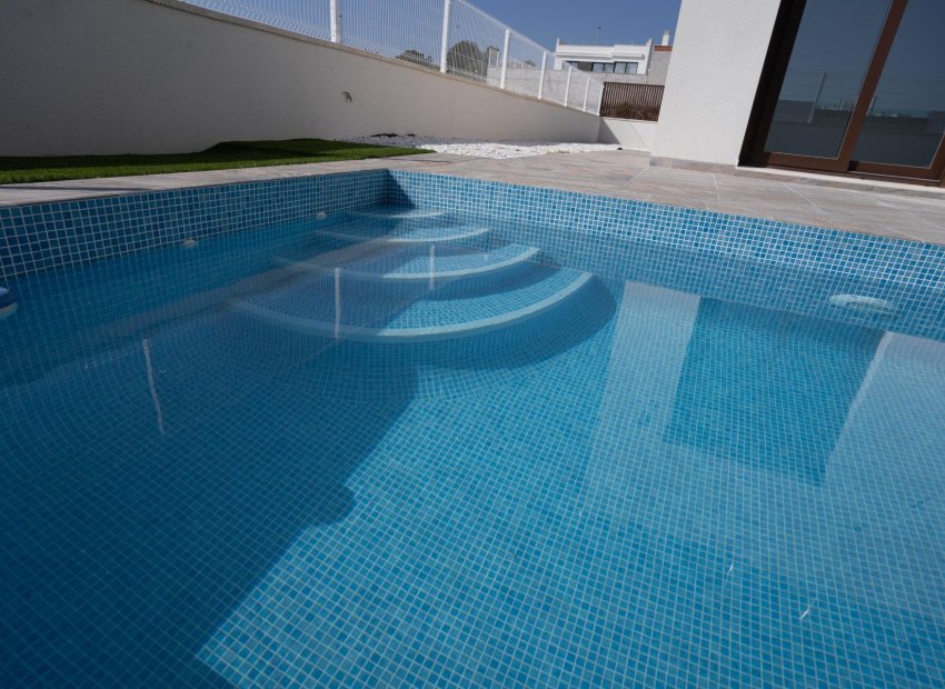 Obra nueva - Independiente / Villa -
Polop - La Alberca