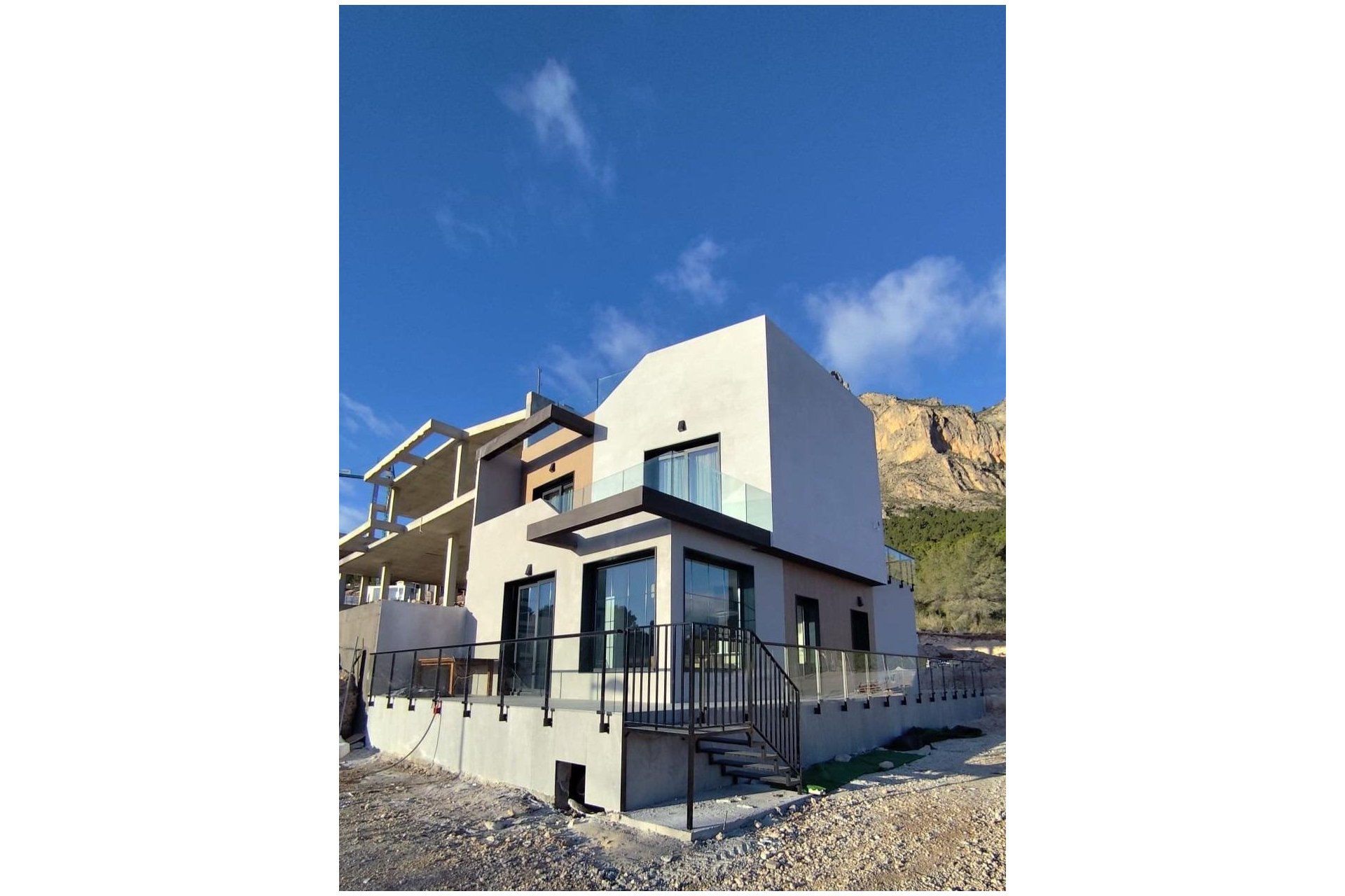Obra nueva - Independiente / Villa -
Polop - PAU1