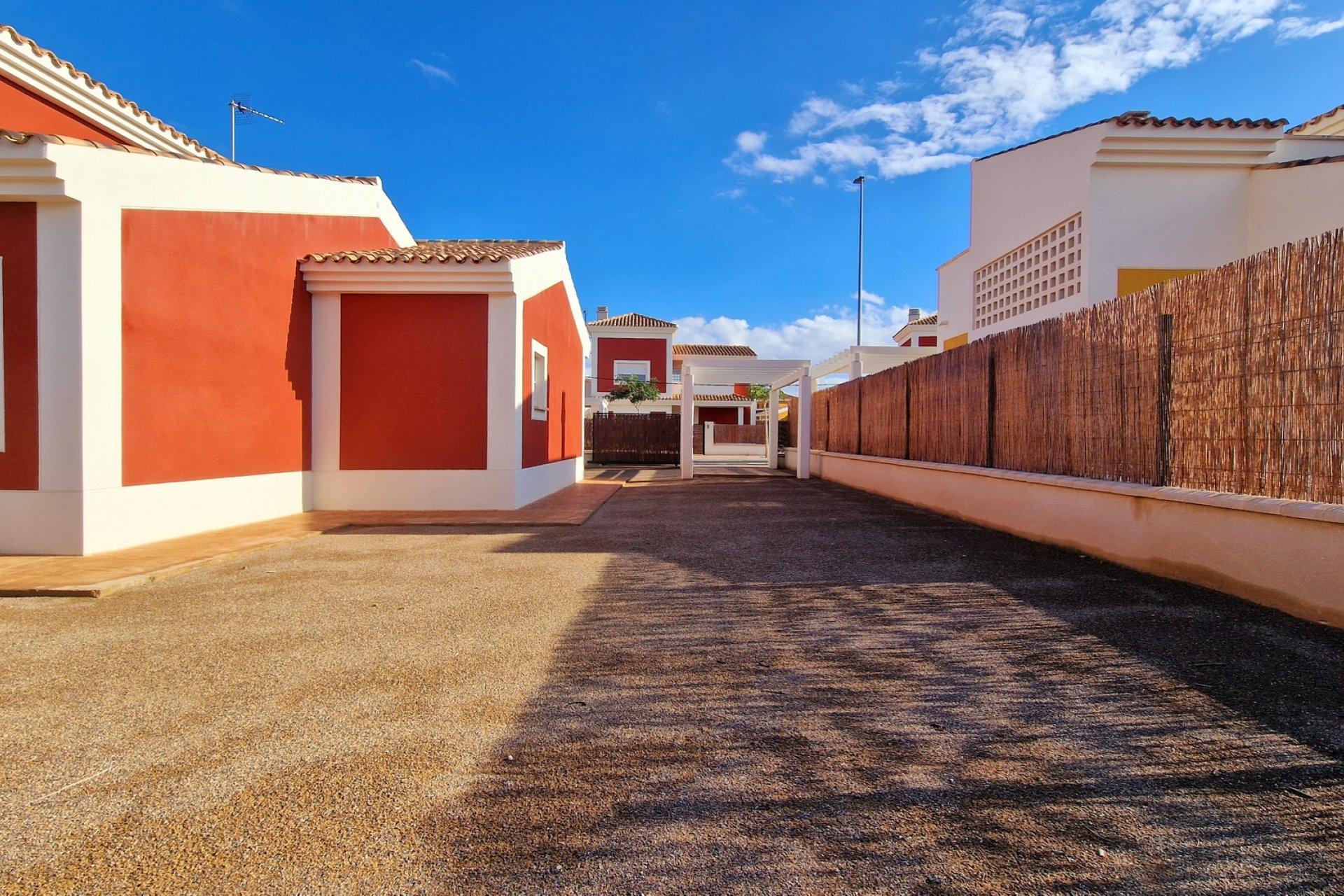 Obra nueva - Independiente / Villa -
Purias
