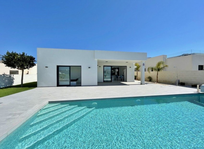 Obra nueva - Independiente / Villa -
Rafal