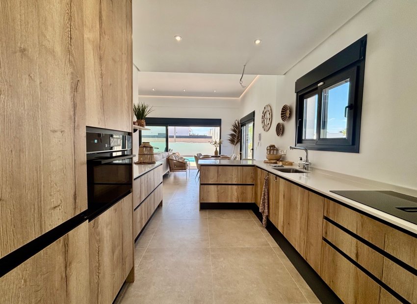 Obra nueva - Independiente / Villa -
Rafal