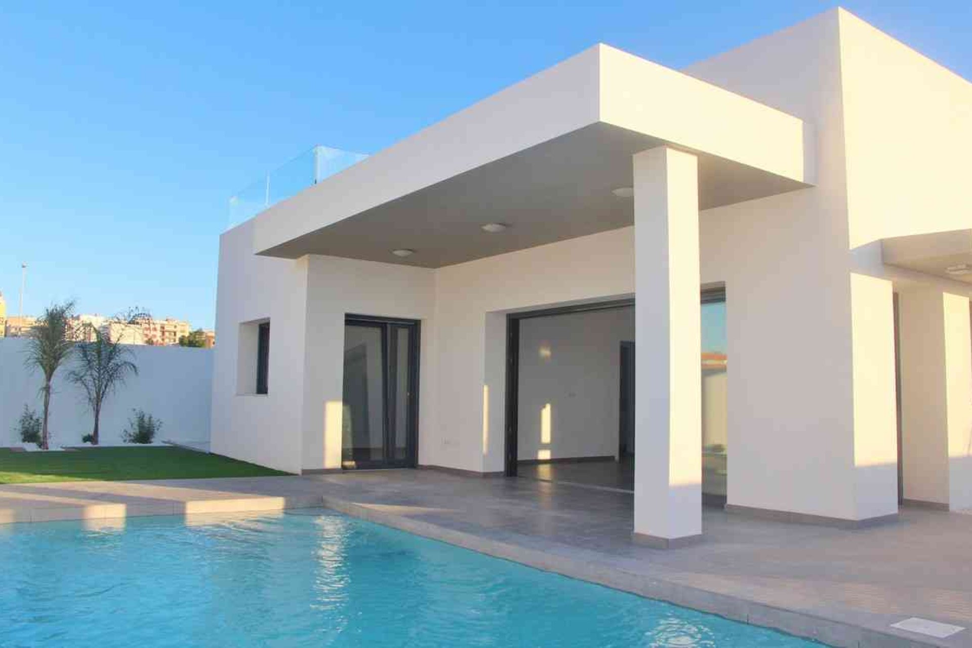 Obra nueva - Independiente / Villa -
Rafal