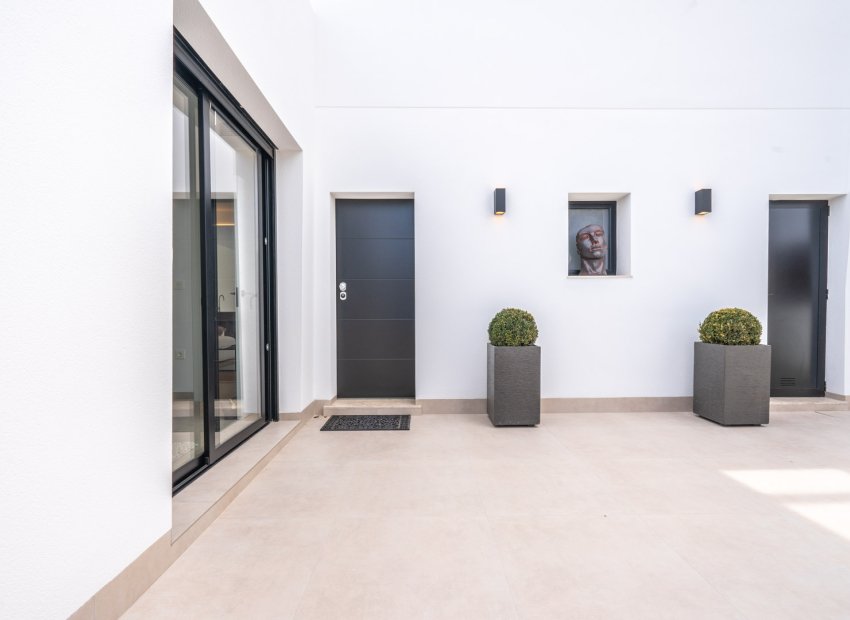 Obra nueva - Independiente / Villa -
Roldán