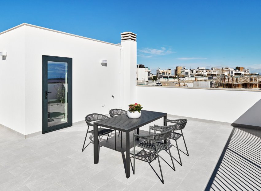 Obra nueva - Independiente / Villa -
San Miguel de Salinas